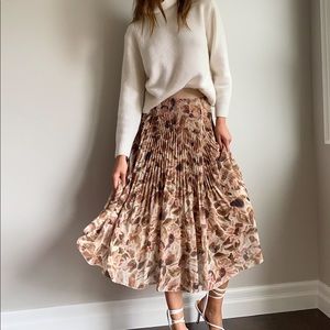 Aritzia Wilfred Twirl Skirt in floral